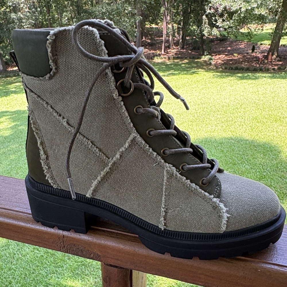 Rocket Dog Women’s Olive Green Lace up Round Toe Boots
